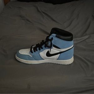 Selling my Jordan 1 unc size 9.5 men’s
